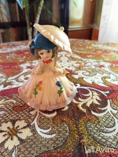 Статуетка фарфор
