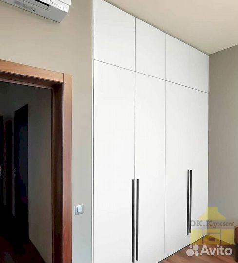 Распашной шкаф