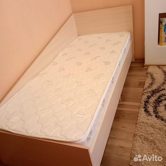 Продам кровать с матрасом