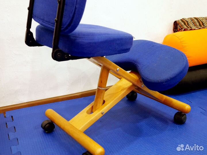 Коленный стул со спинкой, деревянный