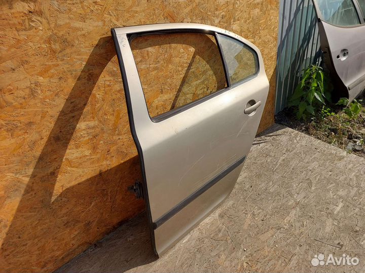 Дверь задняя левая Skoda Octavia A5 хэтчбек