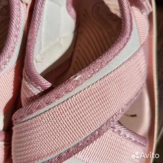 Сандалии для девочки 29 р