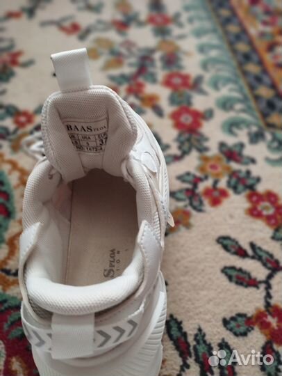 Кроссовки женские 36 размер