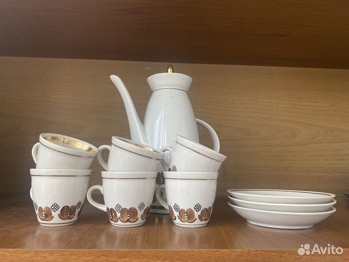 Набор. Графин, 6 чашечек, 3 блюдца