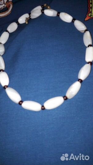 Бусы белый агат с гранатом