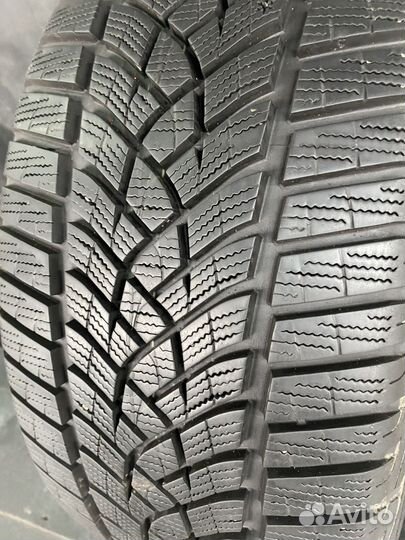 Goodyear UltraGrip Performance 235/45 R18