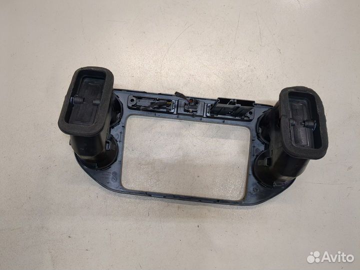 Рамка под магнитолу Volkswagen Tiguan