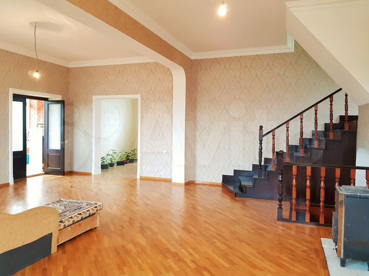 Коттедж 450 м² на участке 9 сот.