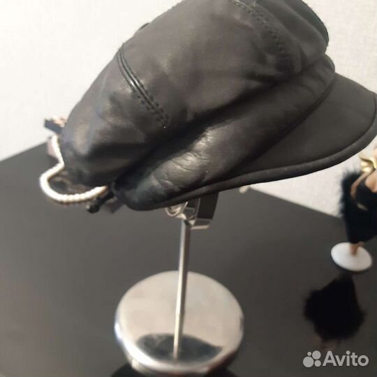 Кепка кожаная женская, утеплённые