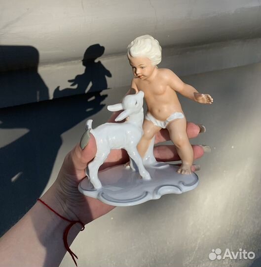 Статуэтка Мальчик с ягненком