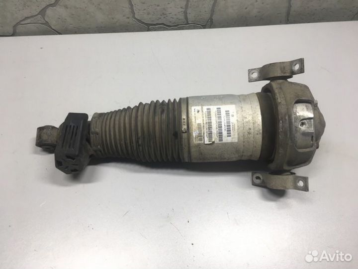 Стойка подвески задняя левая Audi Q7 4L 2009