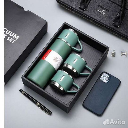 Термос и кружки в подарочной коробке