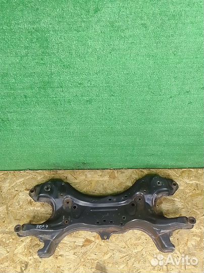 Балка подвески передняя Toyota Corolla E12