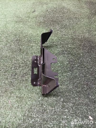 Кронштейн (сопут. товар) VW Touareg 2002-2010