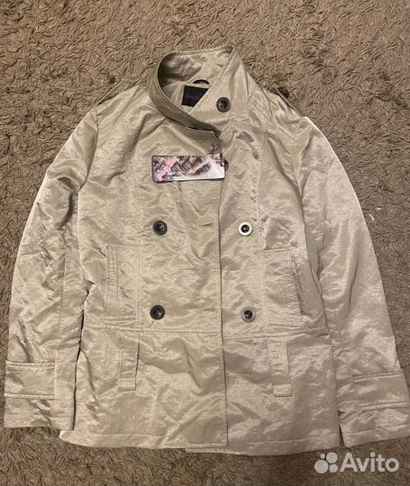 Новая легкая куртка р44