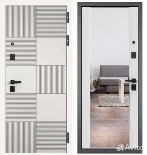 Входная дверь в квартиру с зеркалом