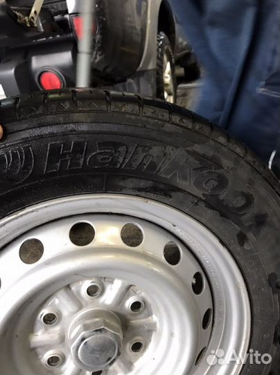 Hankook Radial RA28 215/65 R16