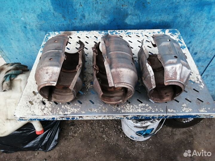 Кожух экран катализатора Toyota Land Cruiser 200