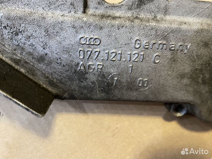 Корпус термостата с патрубком Audi A8 D3 077121121