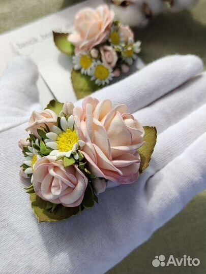 Резинка для волос розы с ромашками