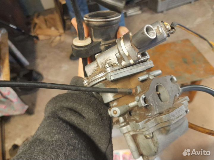 Часть мотора от скутера