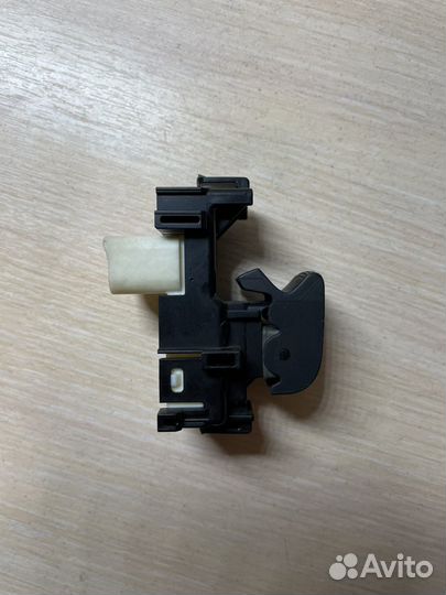 Кнопка стеклоподъемника Toyota Corolla E150