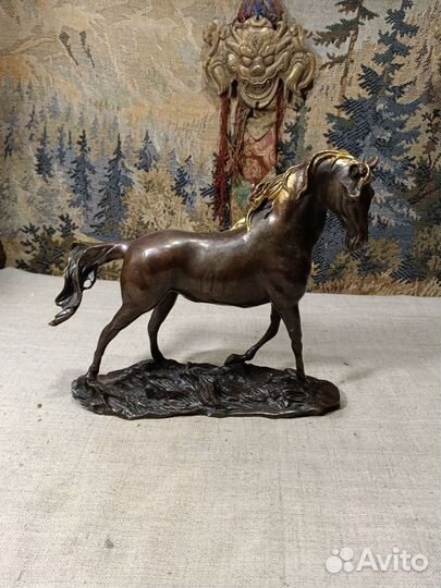 Статуэтка лошадь большая