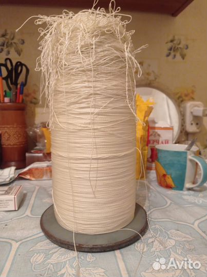 Тонкая веревка на бобине