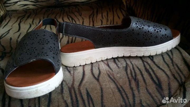 Продам босоножки