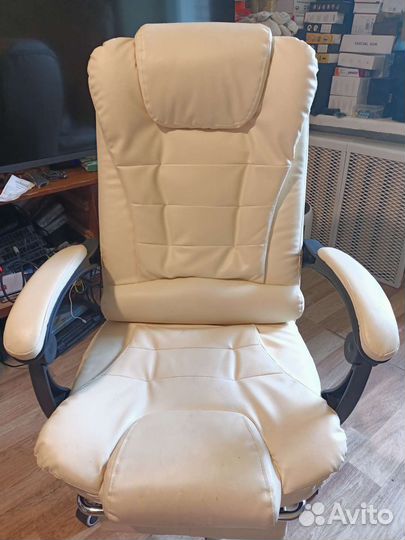 Офисное кожаное кресло