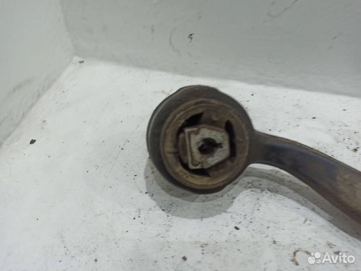 Рычаг передний правый поперечный