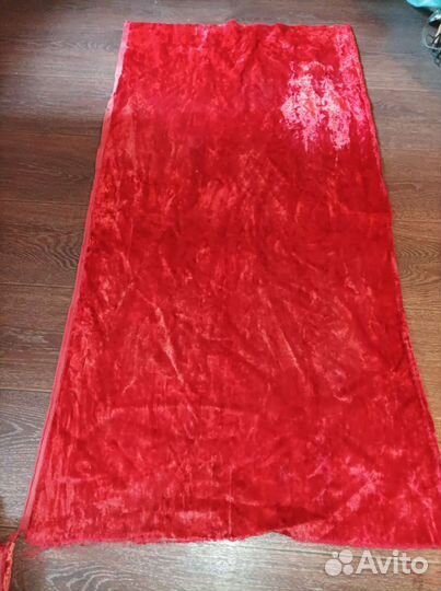 Красный плюш