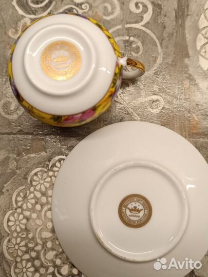 Две тончайшие фарфоровые кофейные чашки с блюдцами