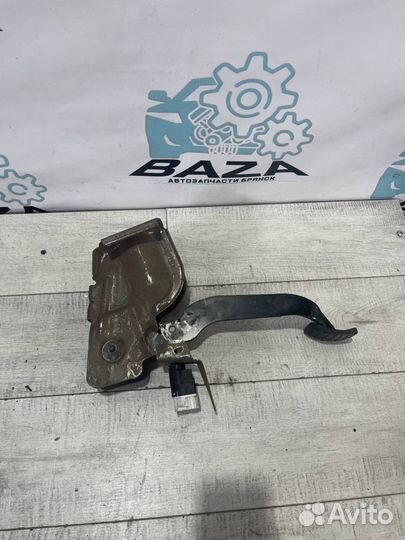 Педаль тормоза Renault Duster