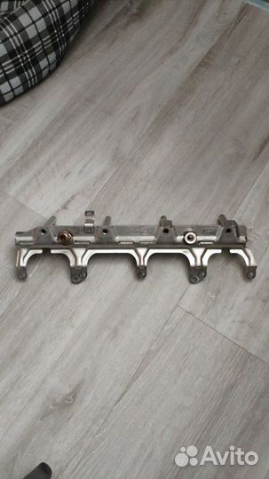 Топливная рампа (рейка) 06j133317g