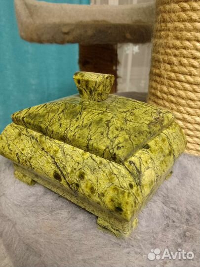 Шкатулка из камня змеевик