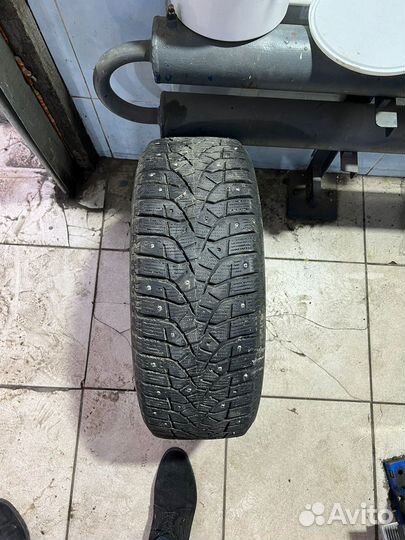 Bridgestone Blizzak Spike-02 205/55 R16