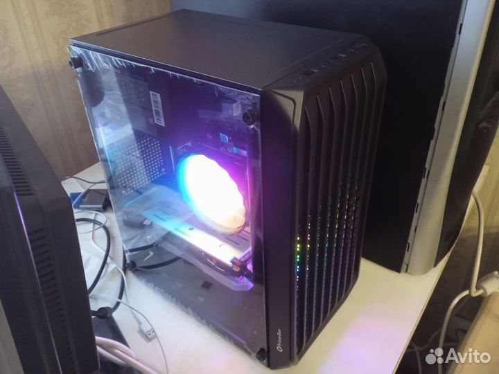 Игровой компьютер / Тянет все игры