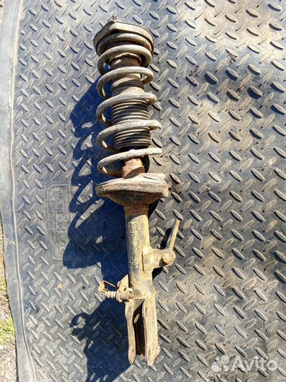 Стойка задняя левая на Тойота Карина Е