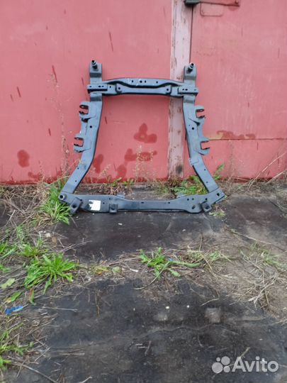 Подрамник renault duster