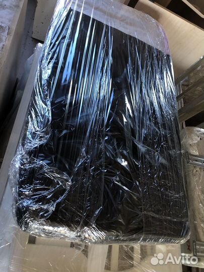 Детская кроватка с маятником