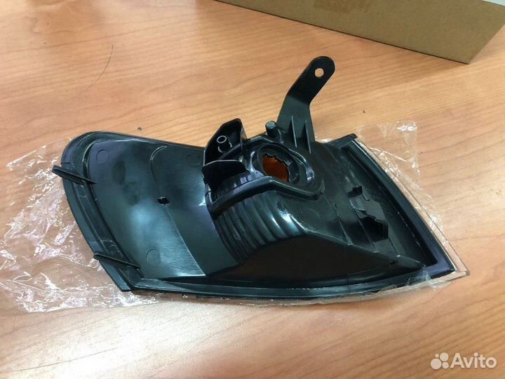 Габарит передний левый Toyota Corolla 97-02