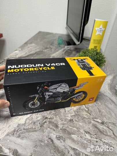 Конструктор Мотоцикл Norton V4CR