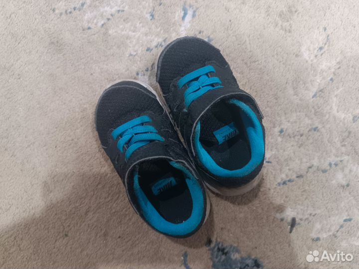 Обувь и шапочки, носочки для девочки