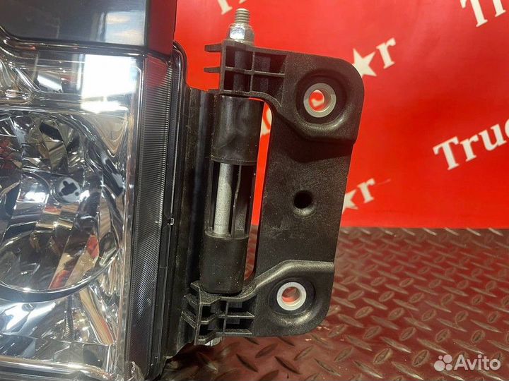 Фара левая Renault T