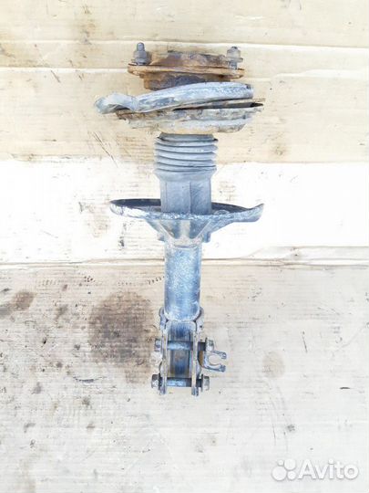 Амортизатор передний правый и левый Mazda 626 GE