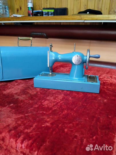 Детская швейная машинка