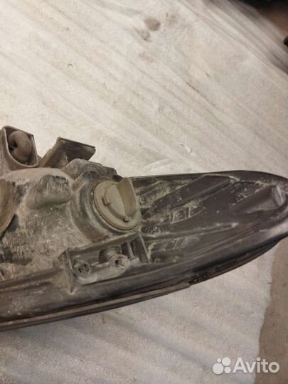 Фара левая Hyundai Elantra 06-11