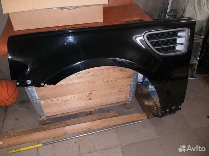 Крыло переднее левое на ренджровер Спорт 2005-2012