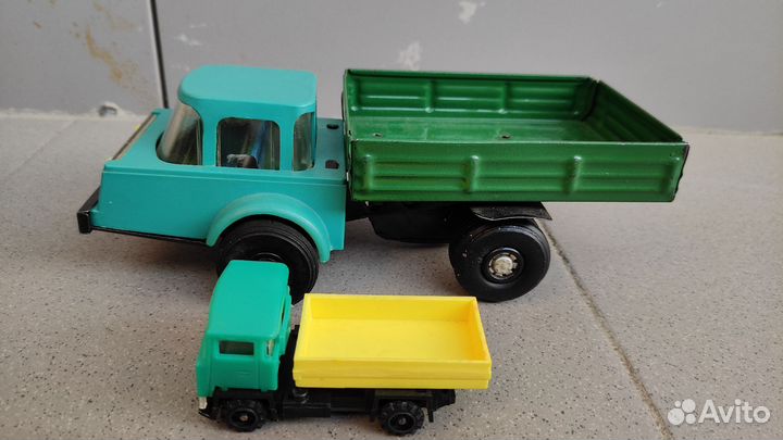 Коллекционная игрушка. Заводной грузовик металл